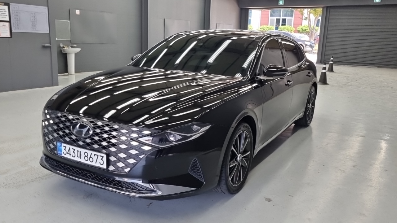 Hyundai Grandeur 2023 — photo 1