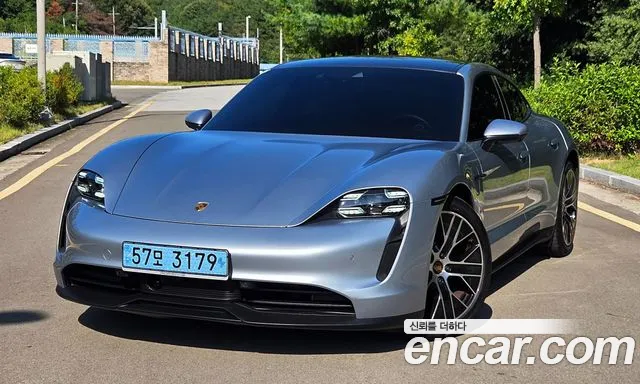 Porsche Taycan 2022 — photo 1