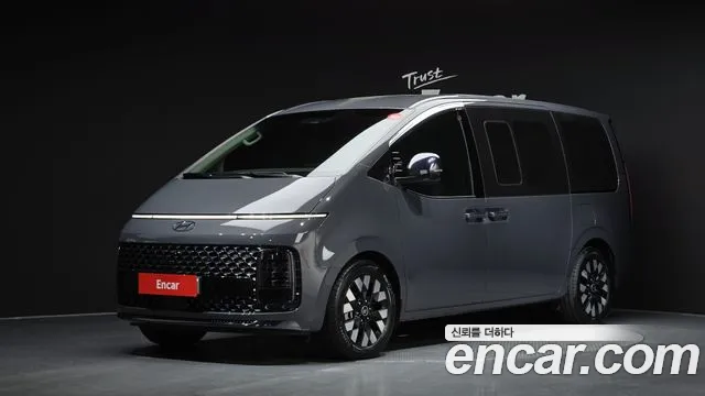 Hyundai Staria 2025 — photo 1