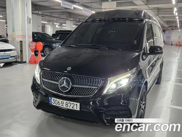 Mercedes-Benz V-Class 2023 — photo 1