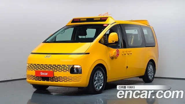 Hyundai Staria 2025 — photo 1
