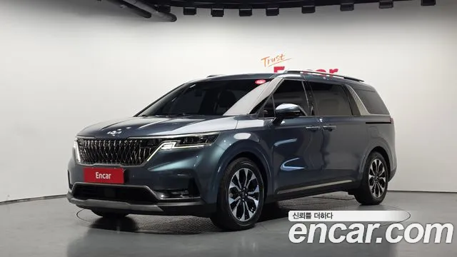 Kia Canival 2023 — photo 1