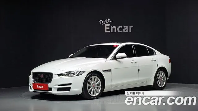 Jaguar XE 2017 — photo 1