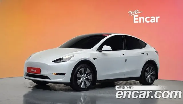 Tesla Model Y 2022 — photo 1