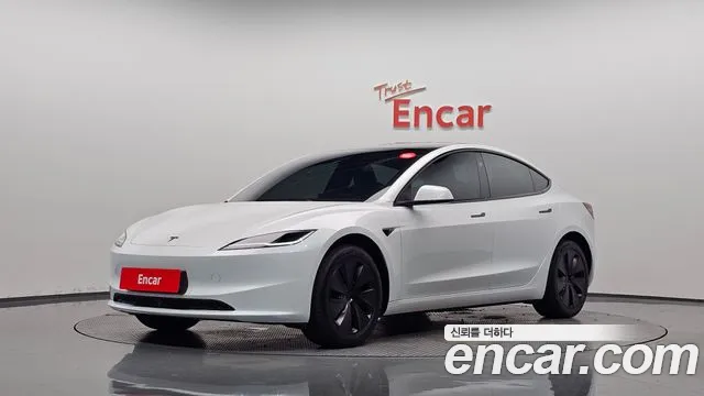 Tesla Model 3 2026 — photo 1