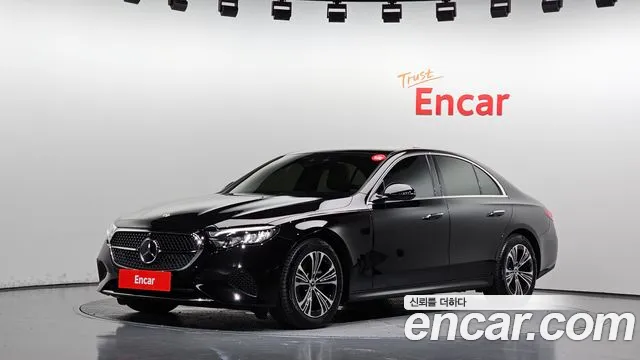 Mercedes-Benz E-Class 2025 — photo 1