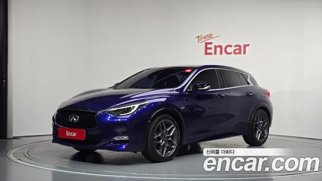Infiniti Q30 2017 — photo 1