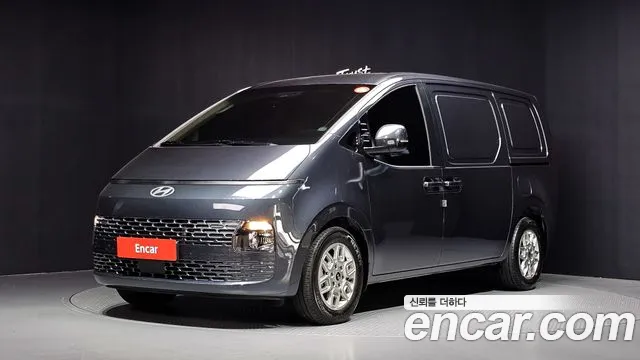 Hyundai Staria 2025 — photo 1