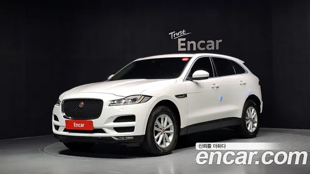 Jaguar F-PACE 2018 — photo 1