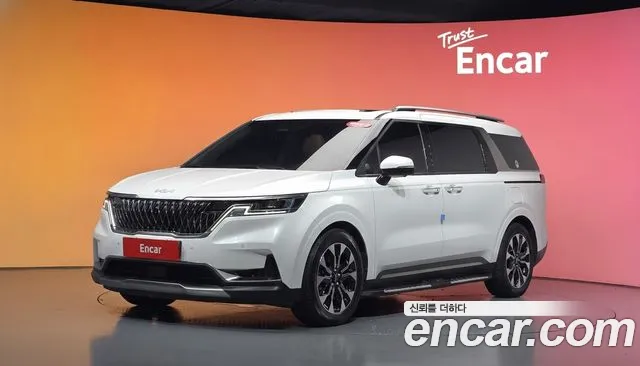 Kia Canival 2023 — photo 1