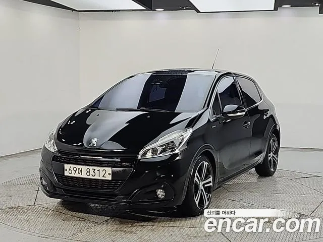 Peugeot 208 2018 — photo 1