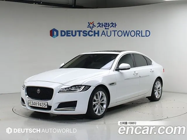 Jaguar XF 2019 — photo 1