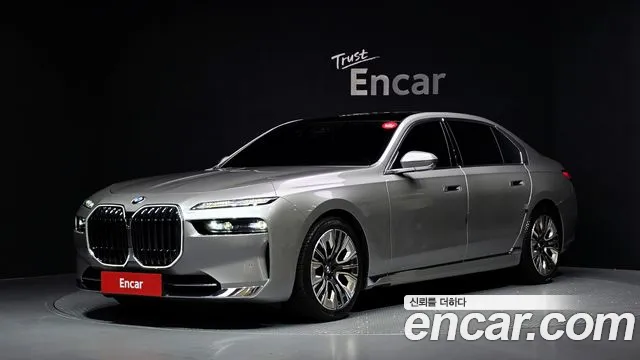 BMW 7-Series 2023 — photo 1