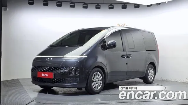 Hyundai Staria 2023 — photo 1