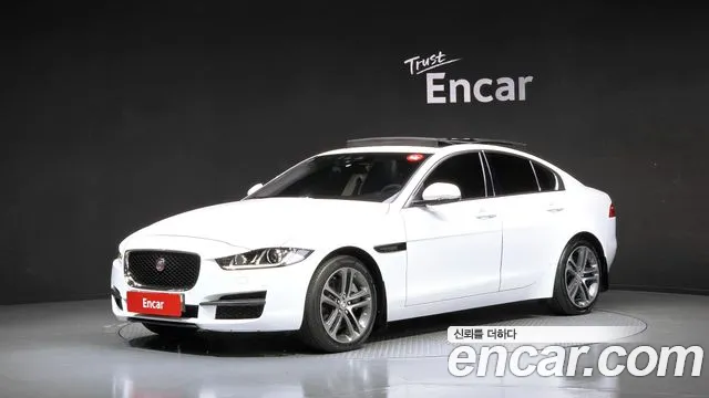 Jaguar XE 2017 — photo 1