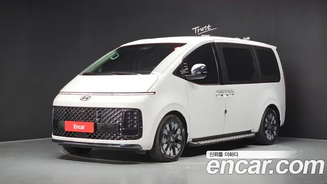 Hyundai Staria 2023 — photo 1