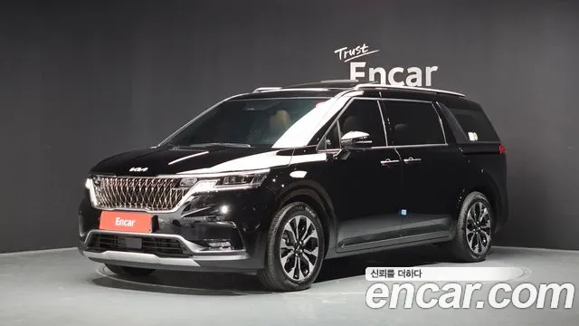 Kia Canival 2023 — photo 1