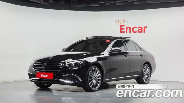 Mercedes-Benz E-Class 2023 — photo 1