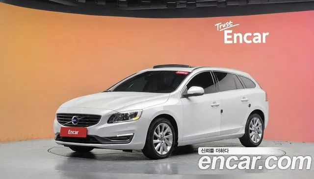 Volvo V60 2015 — photo 1