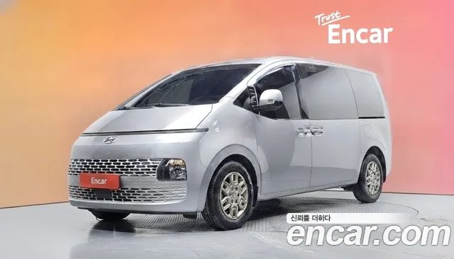Hyundai Staria 2022 — photo 1