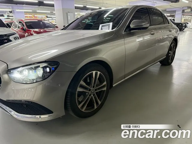 Mercedes-Benz E-Class 2022 — photo 1