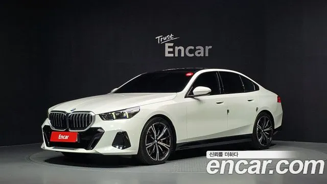 BMW 5-Series 2026 — photo 1