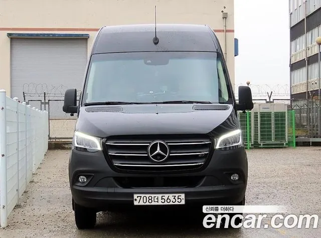 Mercedes-Benz Sprinter 2023 — photo 1