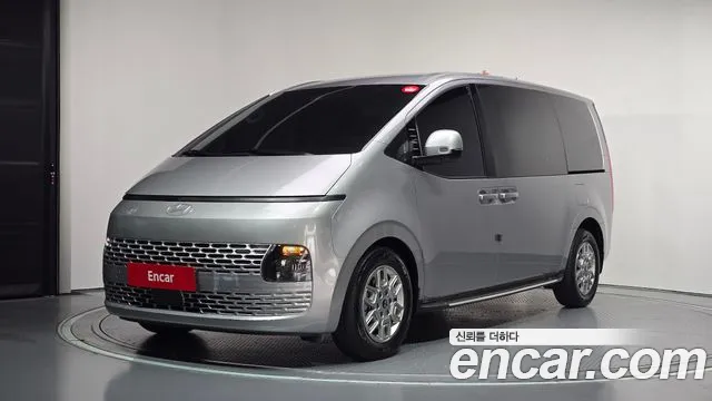 Hyundai Staria 2025 — photo 1