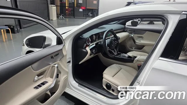 Mercedes-Benz A-Class 2022 — photo 1