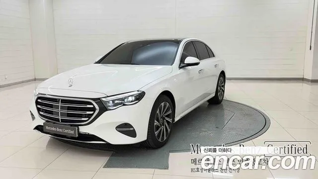 Mercedes-Benz E-Class 2026 — photo 1