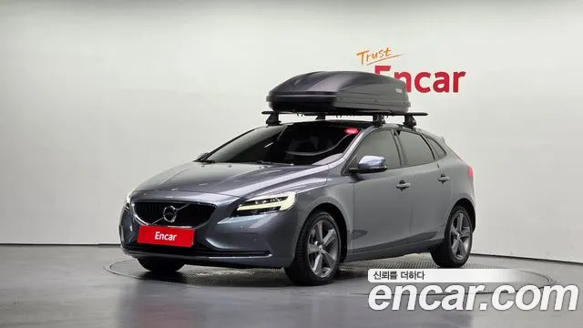Volvo V40 2018 — photo 1