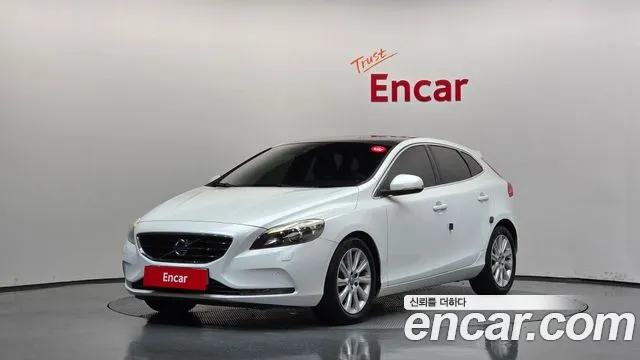 Volvo V40 2016 — photo 1
