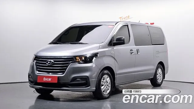 Hyundai Starex 2021 — photo 1