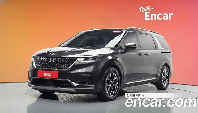 Kia Canival 2023 — photo 1
