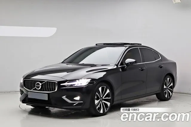 Volvo S60 2023 — photo 1