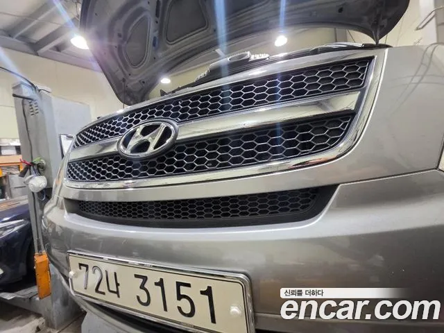 Hyundai Starex 2011 — photo 1