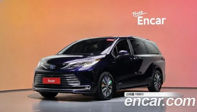 Toyota Sienna 2021 — photo 1