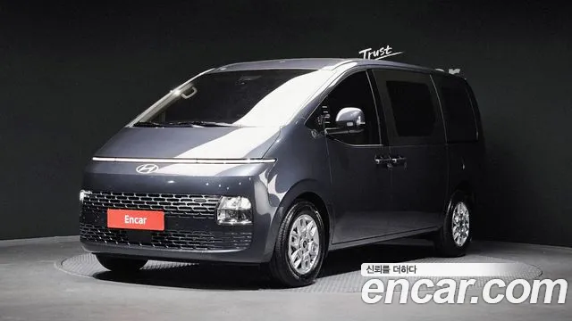 Hyundai Staria 2025 — photo 1