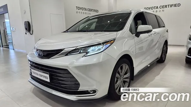 Toyota Sienna 2025 — photo 1