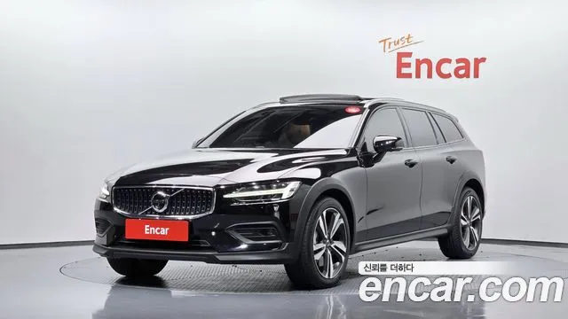 Volvo V60 2021 — photo 1