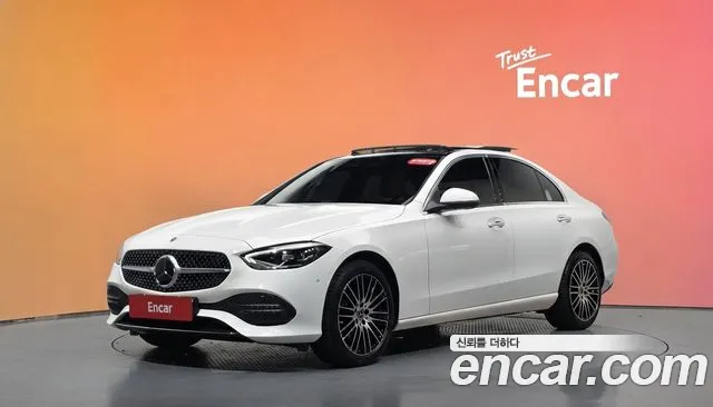 Mercedes-Benz C-Class 2025 — photo 1