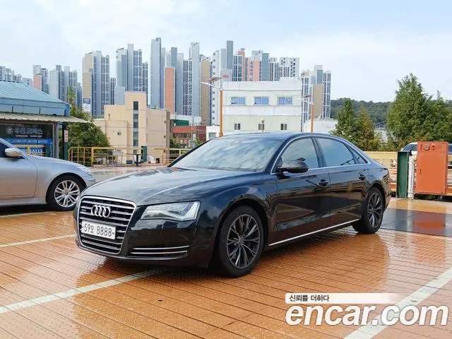 Audi A8 2012 — photo 1