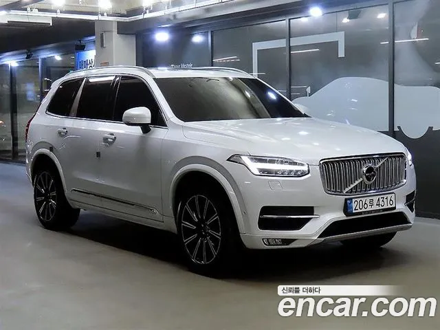 Volvo XC90 2018 — photo 1