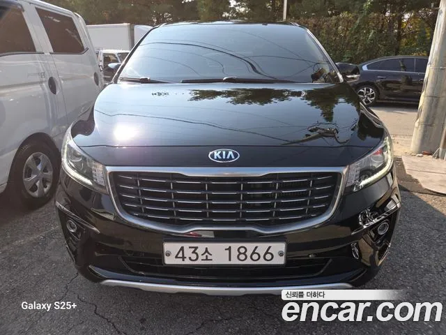 Kia Canival 2019 — photo 1