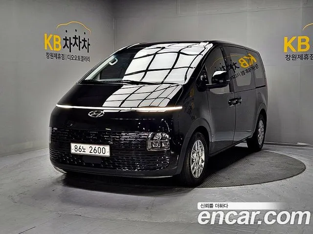 Hyundai Staria 2022 — photo 1