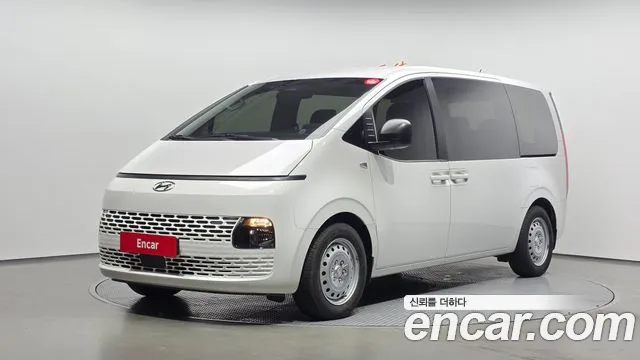 Hyundai Staria 2023 — photo 1