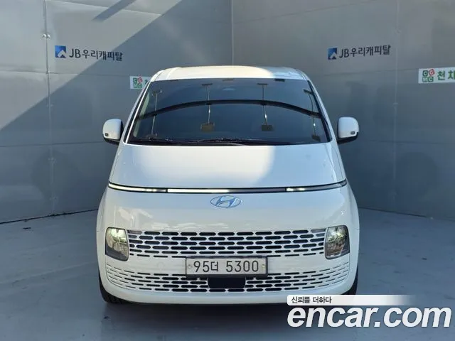 Hyundai Staria 2022 — photo 1