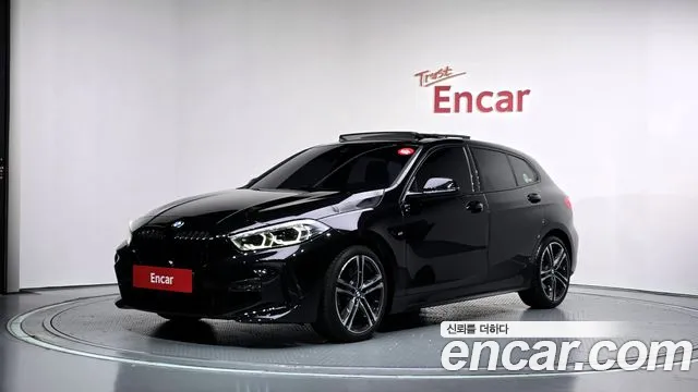 BMW 1-Series 2023 — photo 1