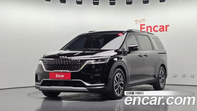 Kia Canival 2023 — photo 1