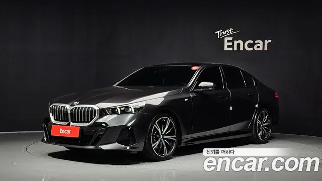 BMW 5-Series 2025 — photo 1